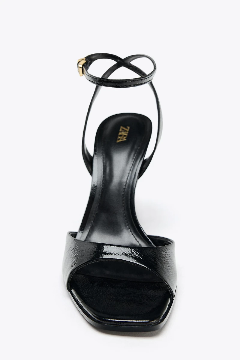 PATENT EFFECT HEELED SANDALS