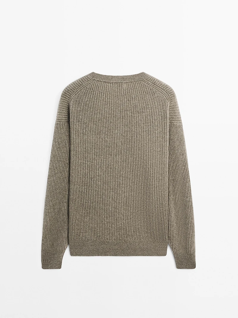 Ribbed knit wool and cashmere sweater