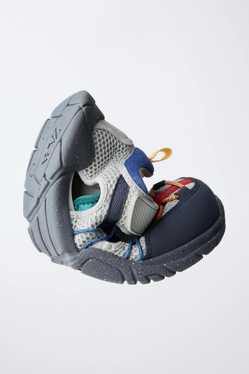 BAREFOOT SNEAKERS WITH CUTOUTS