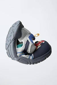 BAREFOOT SNEAKERS WITH CUTOUTS