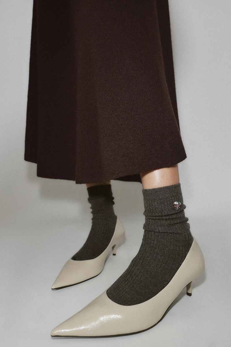 PLAIN SOCKS WITH CRYSTAL FLOWER