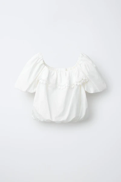EMBROIDERED PUFFY TOP