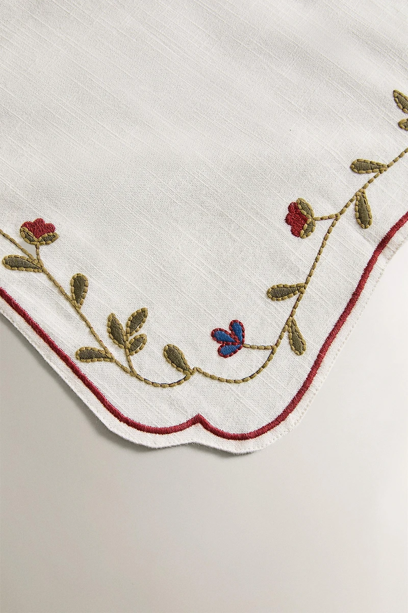 PLACEMAT WITH FLORAL EMBROIDERY