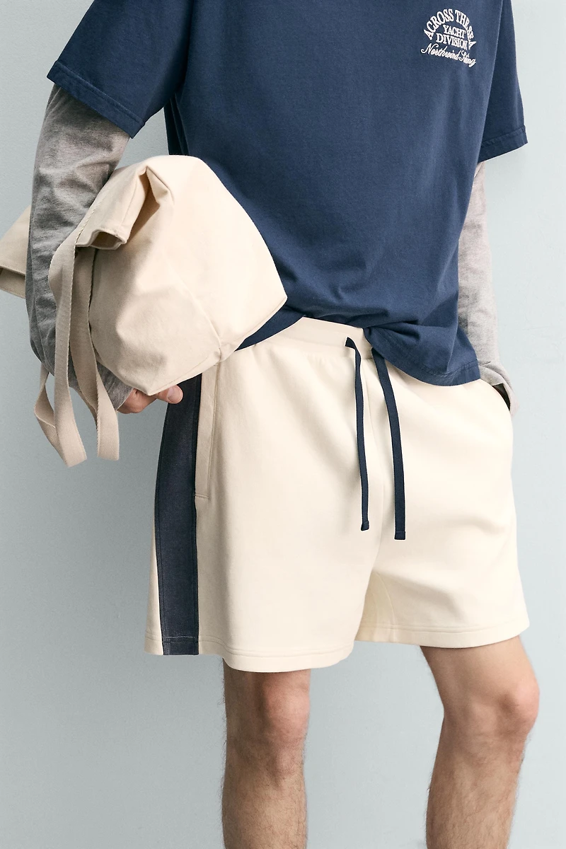 CONTRAST STRIPED JOGGER SHORTS