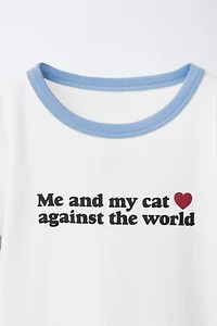 T-SHIRT CÔTELÉ AVEC INSCRIPTION EN CONTRASTE