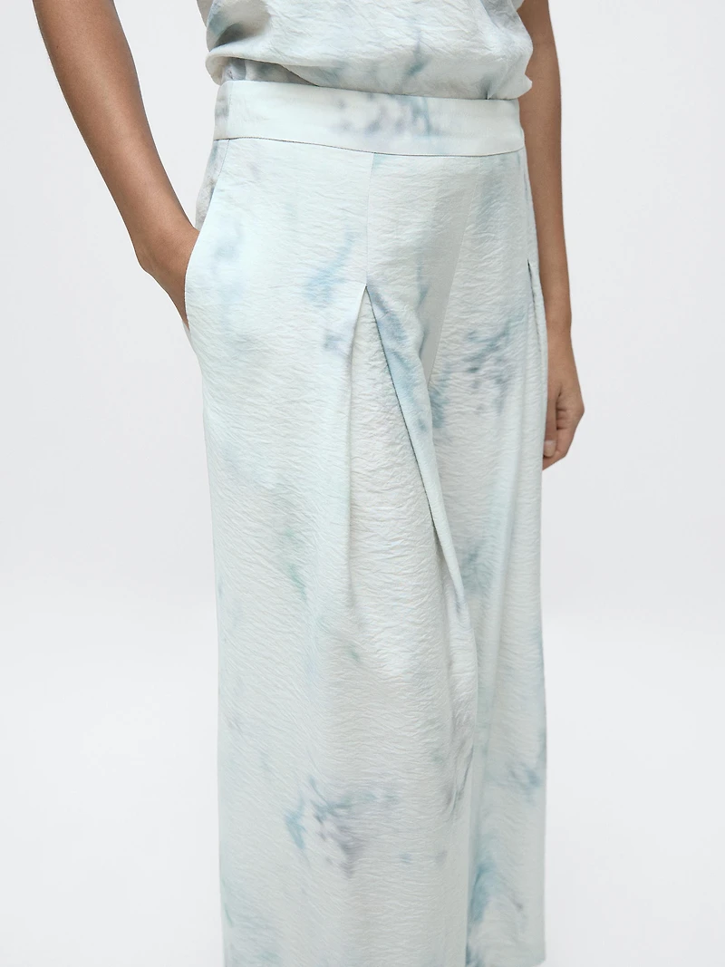 Printed trousers with pleat details