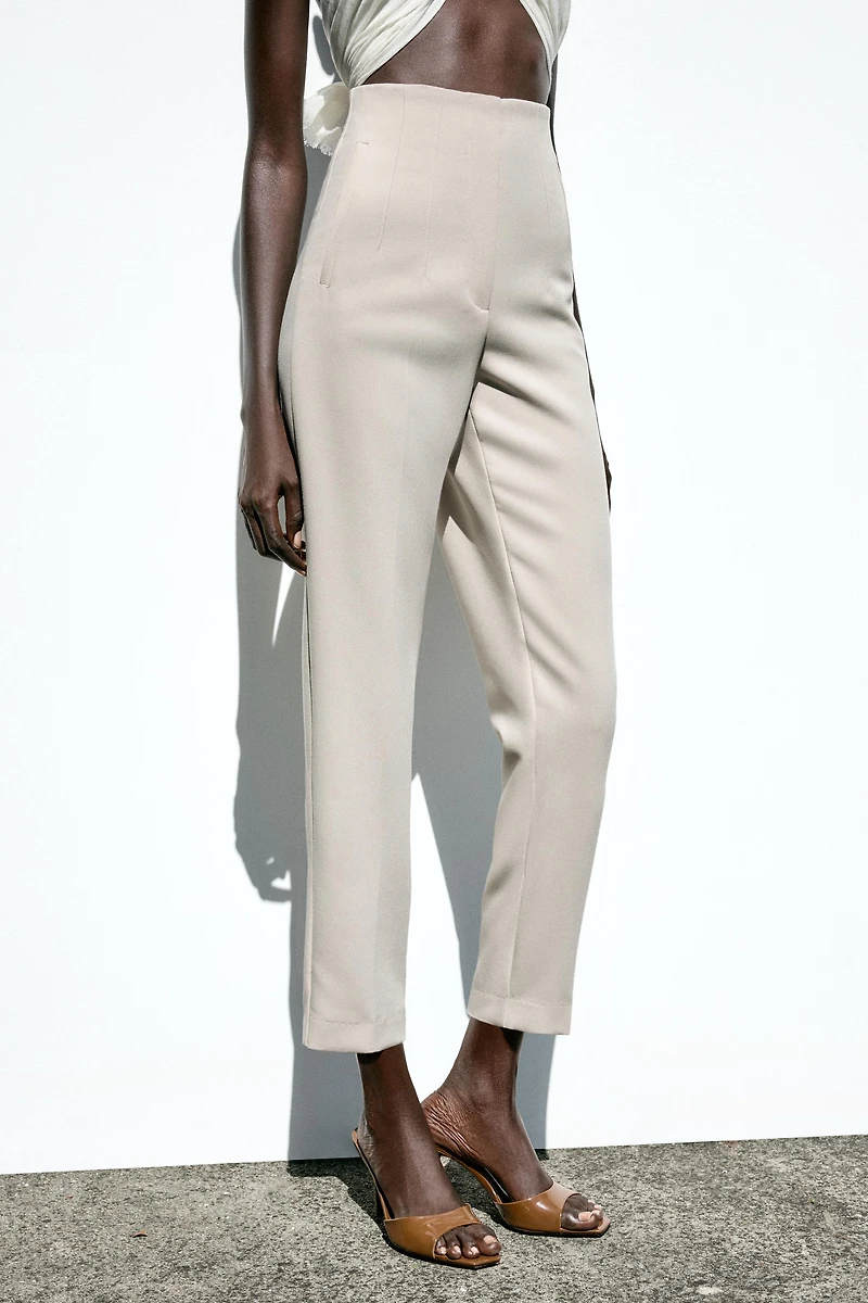 PANTS WITH A HIGH WAIST