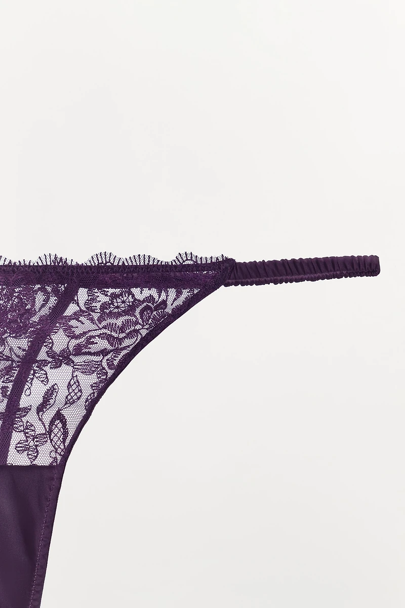 TANGA EN DENTELLE