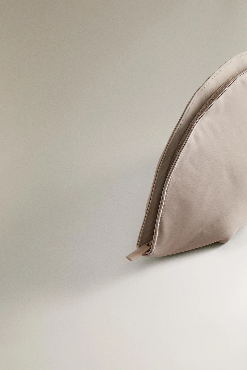 TROUSSE DE TOILETTE SATIN DEMI-LUNE