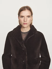 Veste moutonnée courte en peau