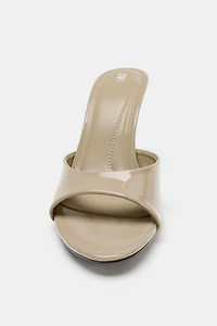 PATENT EFFECT WEDGE SANDALS