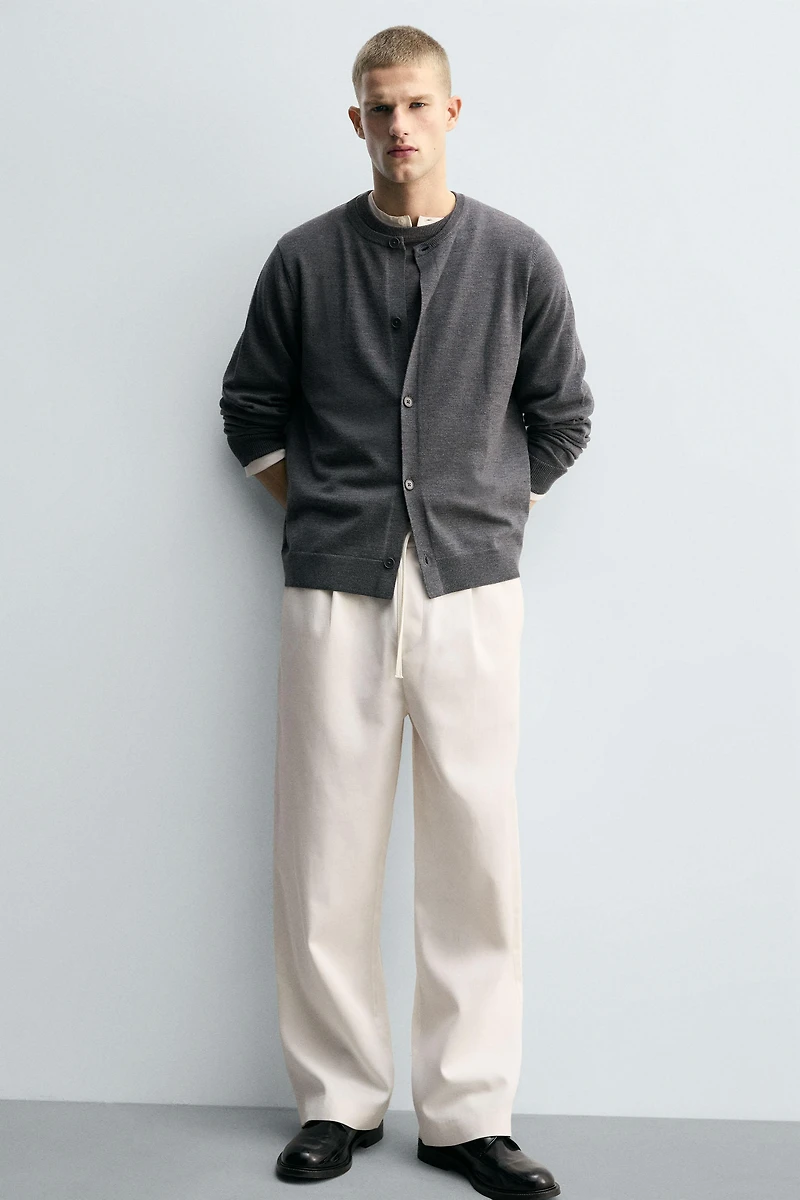 TEXTURED PLEATED PANTS