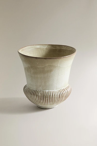 DECORATIVE CERAMIC VASE