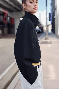 VESTE COURTE À COL MONTANT