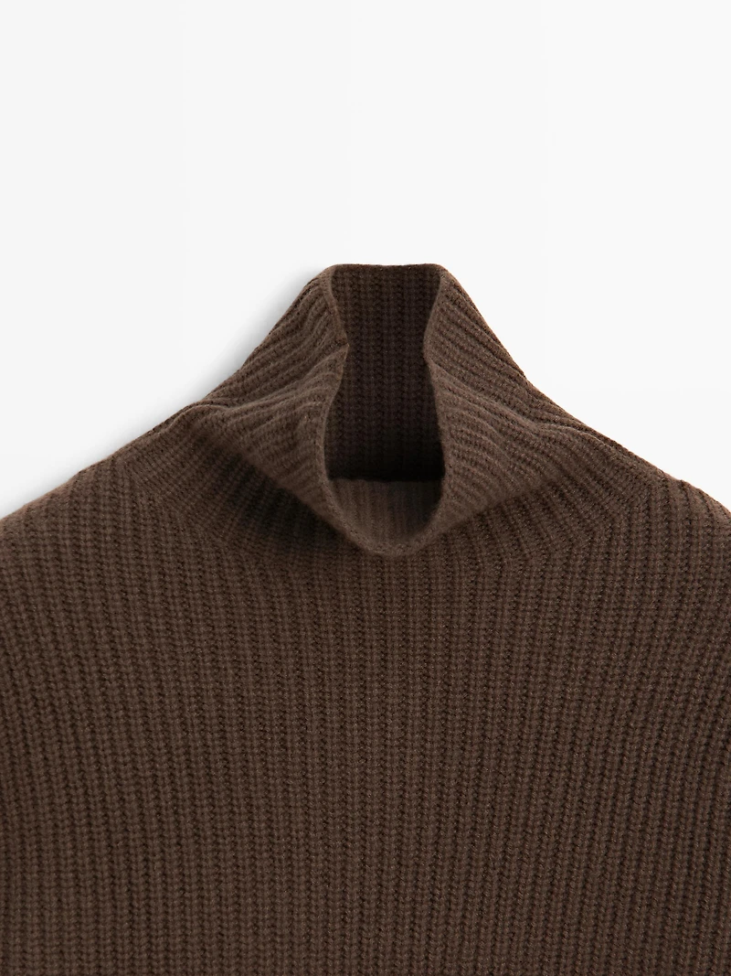 Pull en maille 100 % laine à col montant