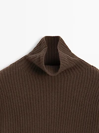Pull en maille 100 % laine à col montant