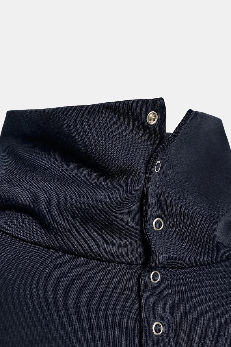 HIGH NECK SWEATSHIRT