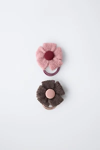 KNIT FLOWER SCRUNCHIES