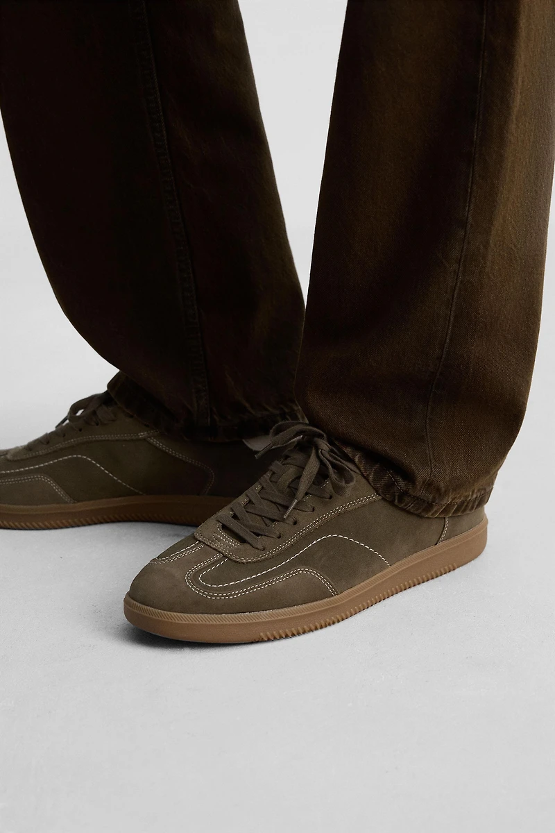 LEATHER CONTRAST SOLE SNEAKERS