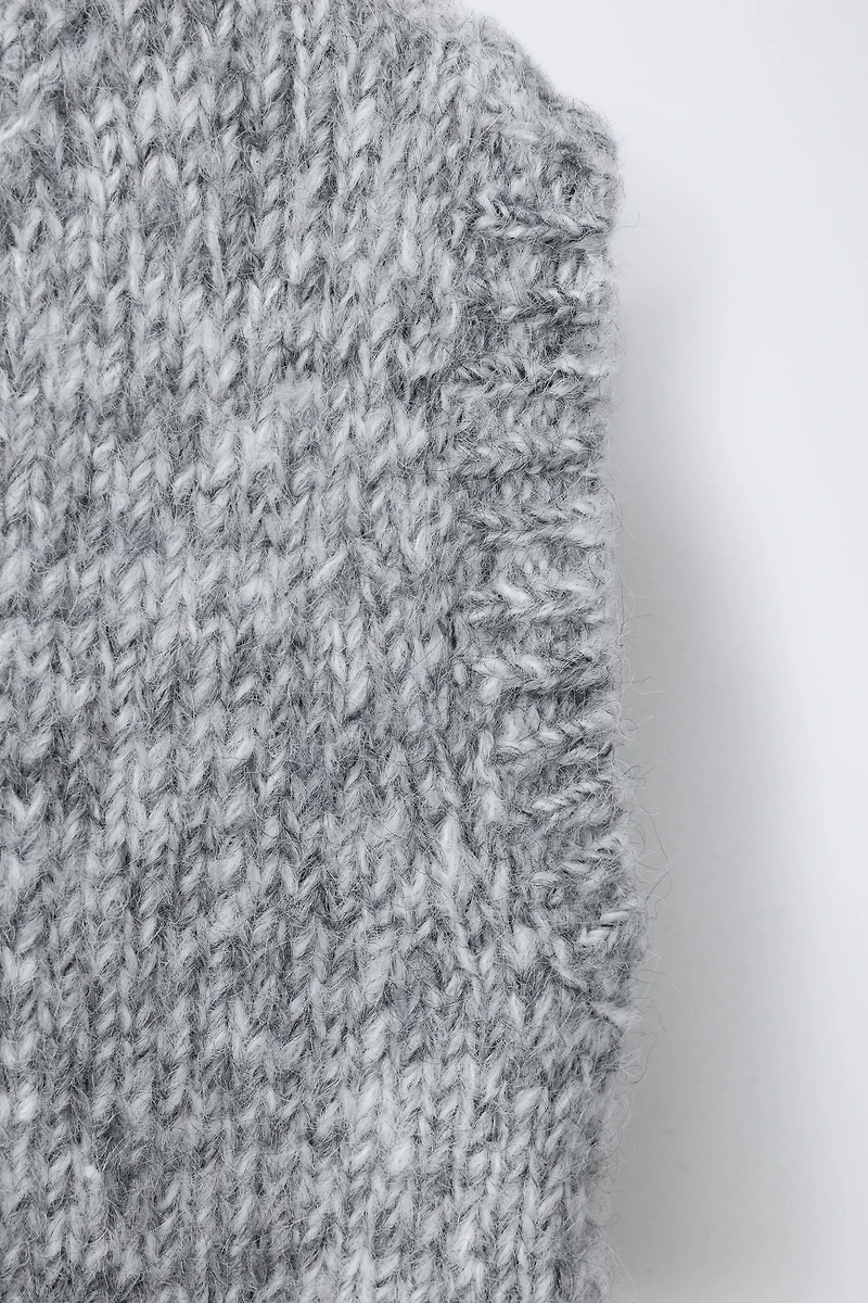 KNIT VEST