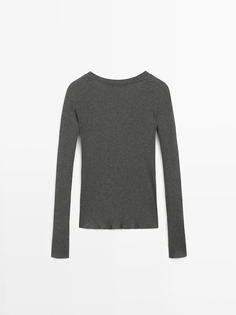 Ribbed V-neck T-shirt with long sleeves