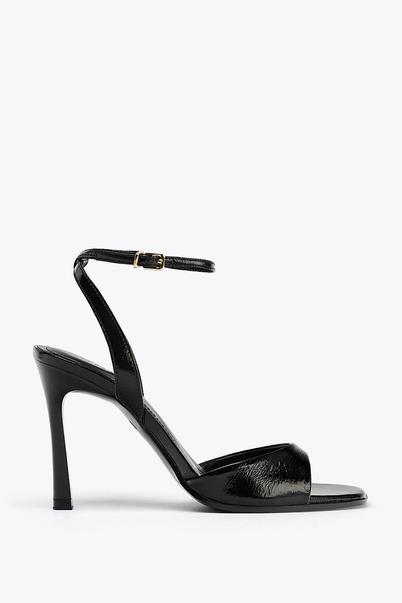 PATENT EFFECT HEELED SANDALS