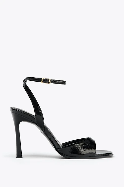 PATENT EFFECT HEELED SANDALS