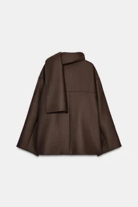 MANTEAU COURT AVEC ÉCHARPE EN LAINE