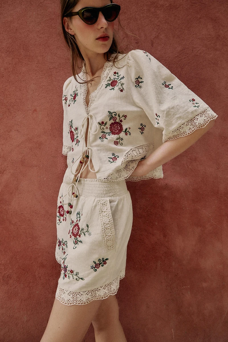 EMBROIDERED FLORAL SHORTS