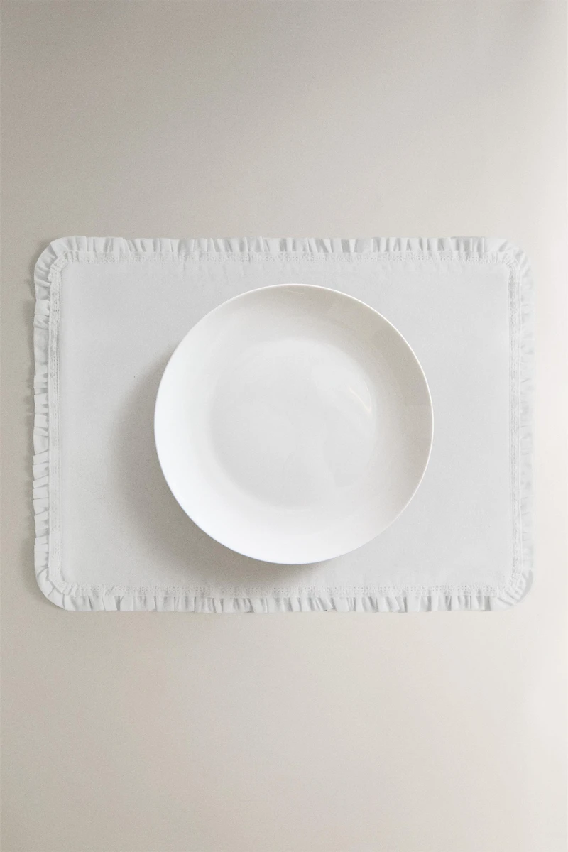 SET DE TABLE RECTANGULAIRE VOLANT