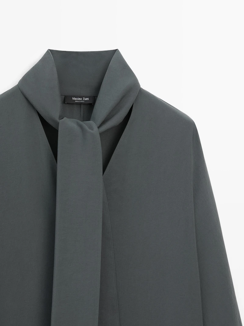 V-neckline midi dress with tie detail