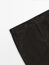 Pantalon slim en velours côtelé