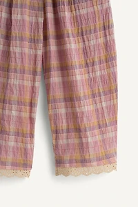 PANTALON À CARREAUX TEXTURÉ AVEC DENTELLE LIMITED EDITION