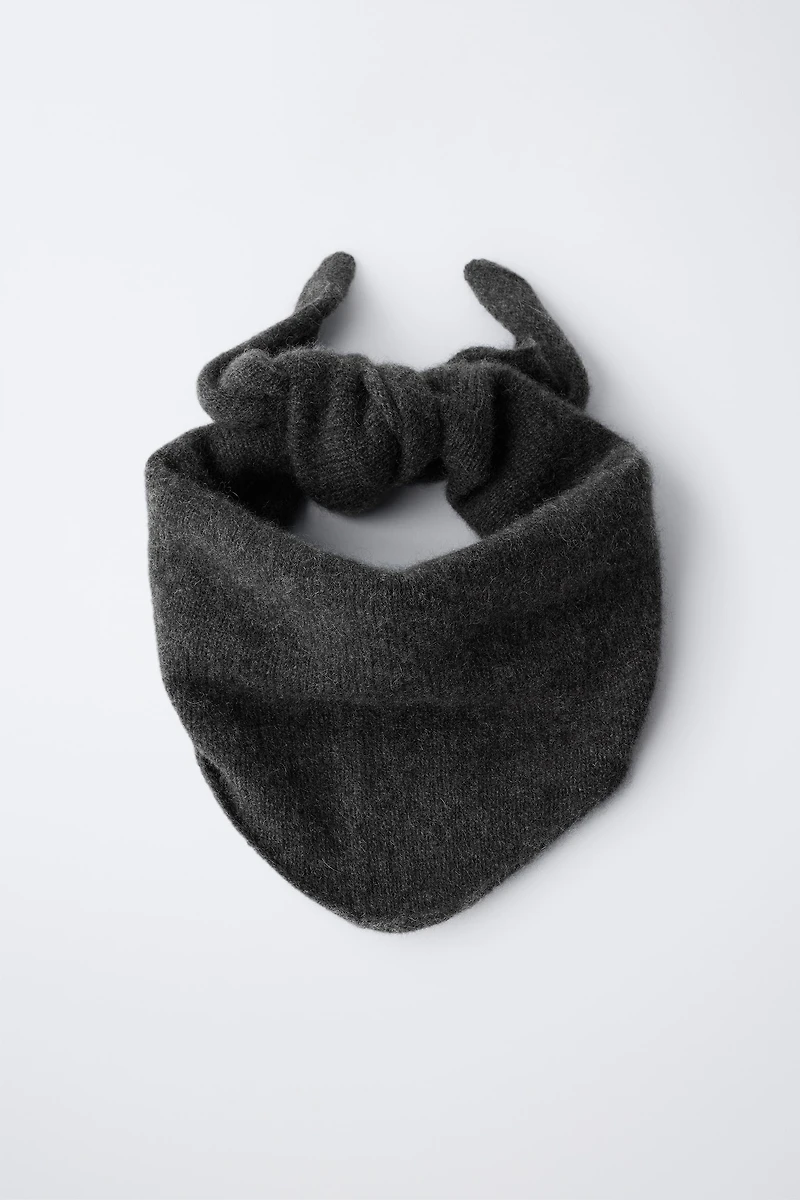 FOULARD TRIANGULAIRE 100 % CACHEMIRE