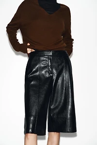 SHORT LONGUE MATIÈRE SYNTHÉTIQUE