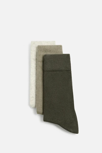3-PACK OF MATCHING SOCKS
