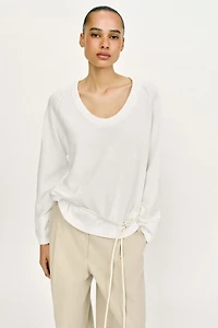 PULL EN MAILLE À DÉCOLLETÉ ARRONDIE