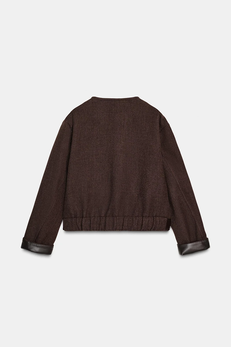 VESTE DOUCE AVEC FINITIONS EN MATIÈRE SYNTHÉTIQUE