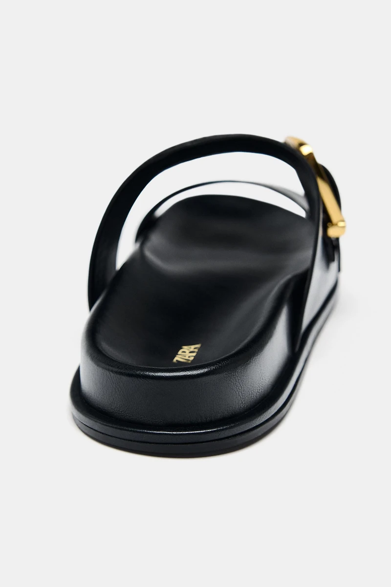 BUCKLE FLAT SANDALS
