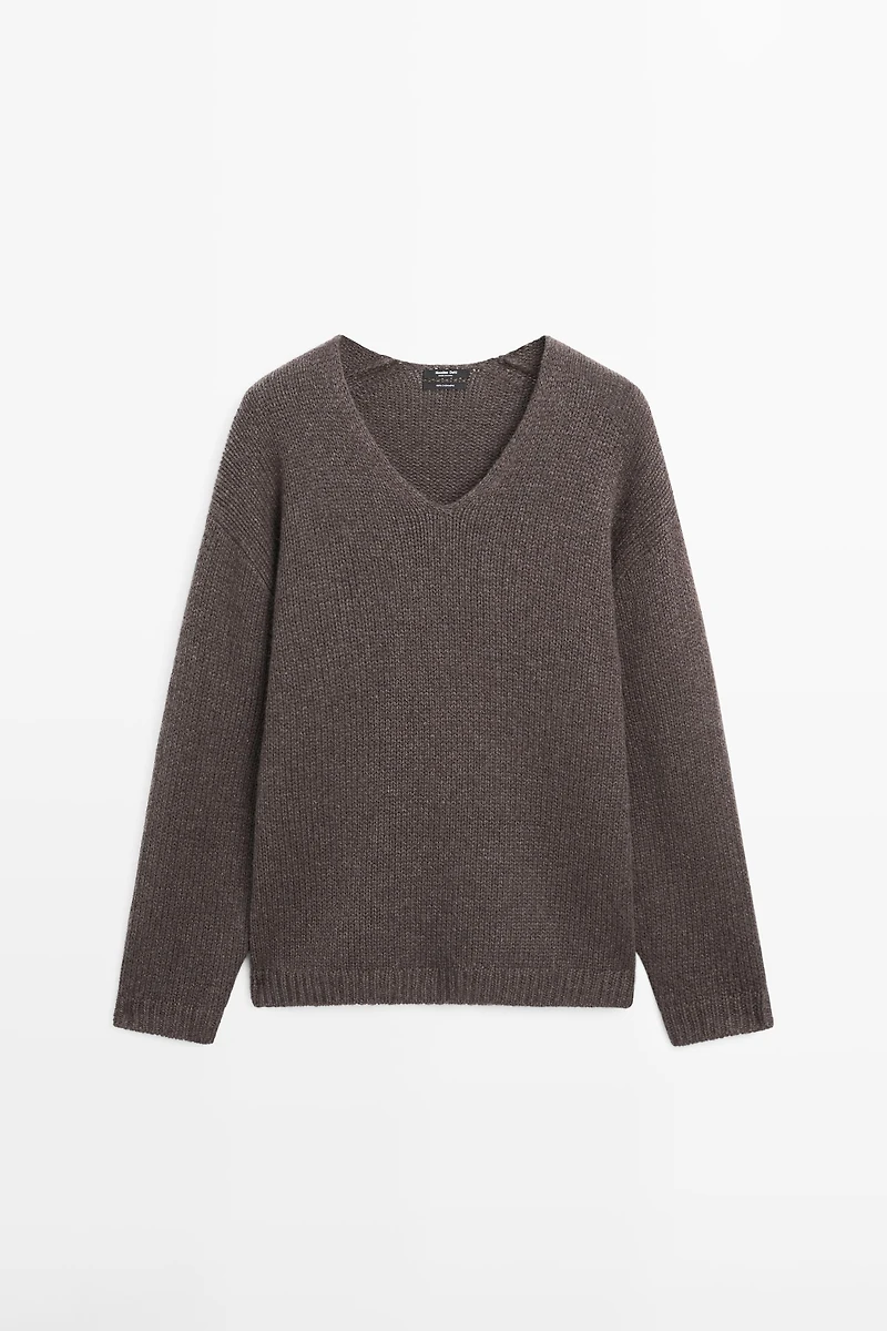 100% cashmere V-neck sweater