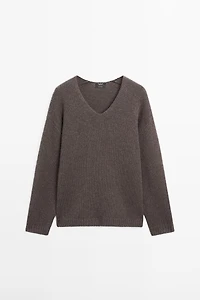 100% cashmere V-neck sweater