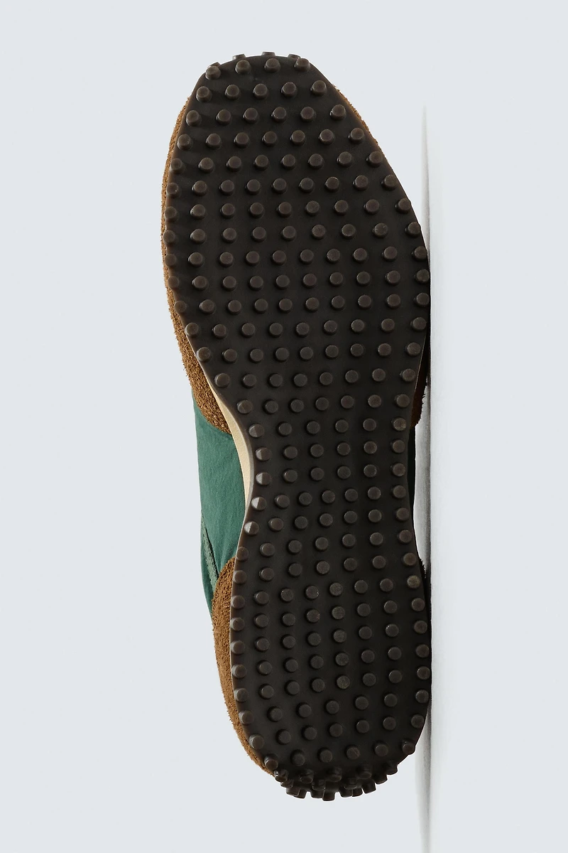 RETRO STYLE SNEAKERS