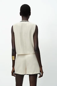 GILET BRODÉ À POMPONS