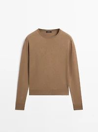 Wool blend knit sweater with crew neck