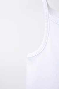 RIBBED TEXT TOP