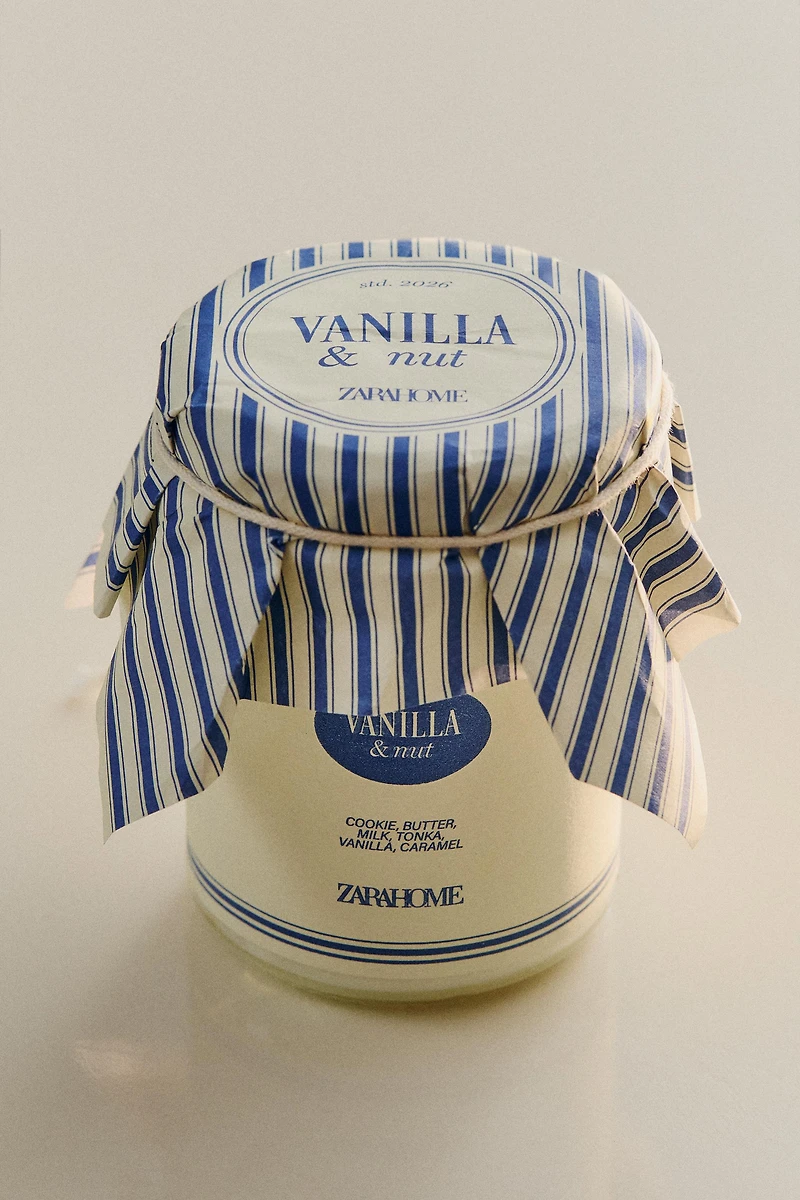 G) VANILLA & NUT SCENTED CANDLE