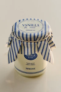 G) VANILLA & NUT SCENTED CANDLE