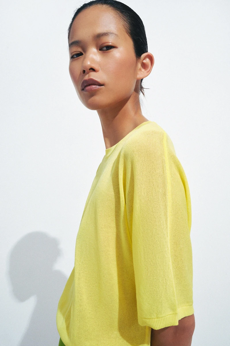 FINE KNIT SHORT SLEEVE TOP
