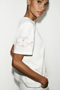 CONTRAST EMBROIDERED T-SHIRT