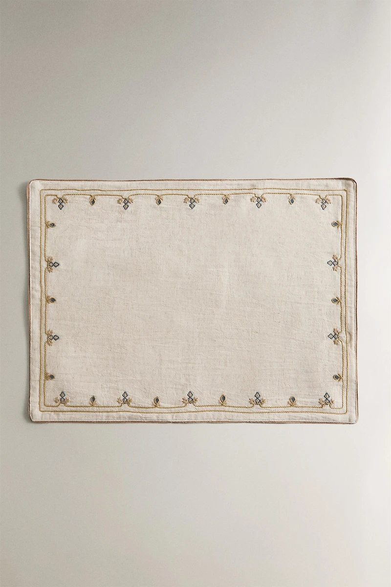 PLACEMAT WITH PLANTS EMBROIDERY
